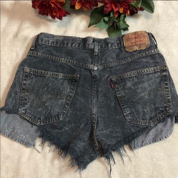 Levi’s 550 Distressed Black Cut Off Shorts! - Picture 2 of 8